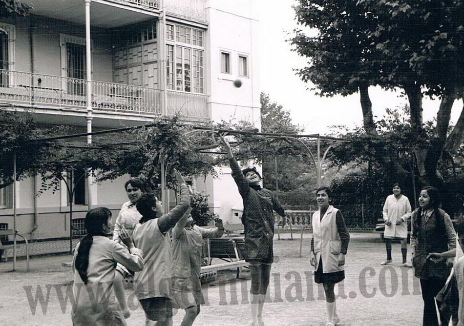 1975
