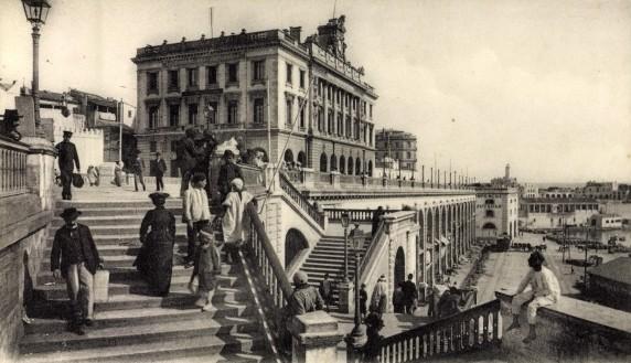 Les escaliers d'Alger