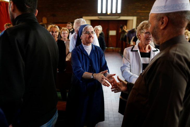 Les musulmans commune saint etienne rouvray pris part hommage pere hamel donne eglise commune 0 730 486